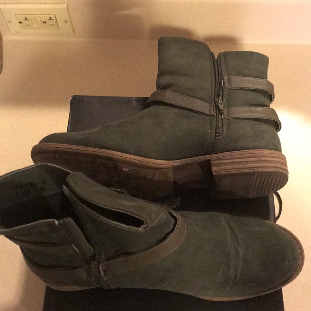 Boots - Picture 6 of 6
